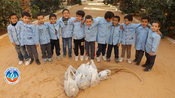 تجربة حملة النظافة لحديقة المدرسة من طرف براعم التحضيري فوج ج